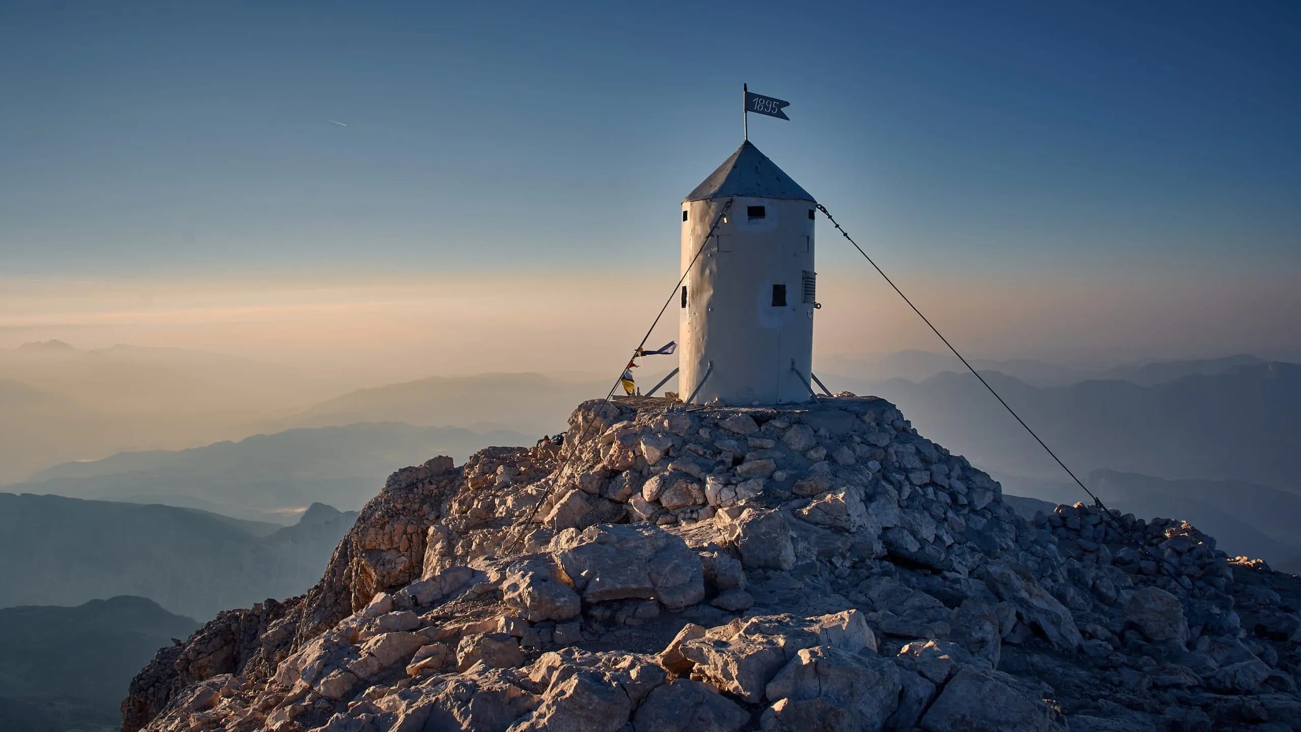 Obraba kolka ni ustavila njenih sanj – s fizioterapijo do vzpona na Triglav