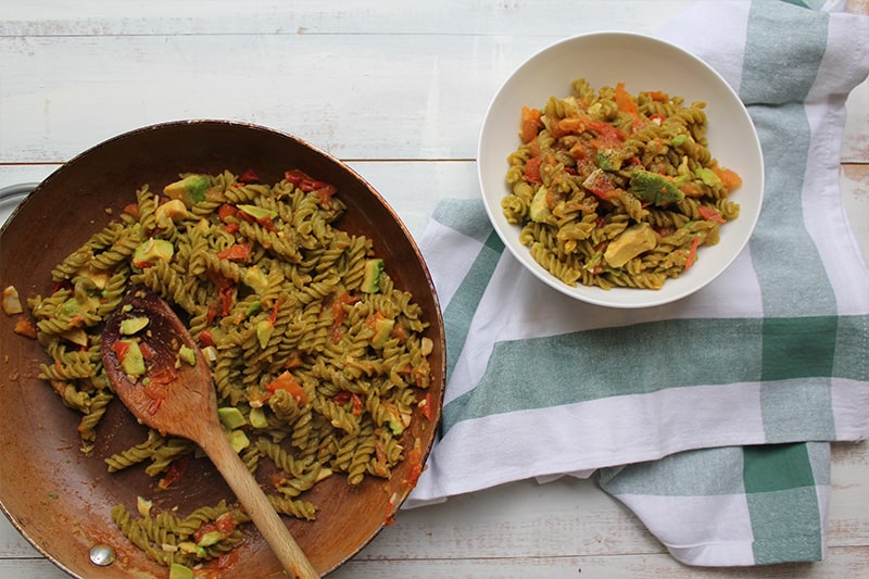 Caprese testenine z avokadom